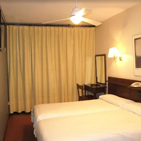 Ibiltze Hotel *